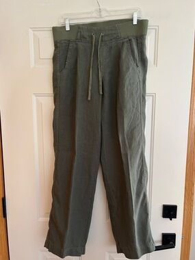 Women’s Athleta Reverie 100% linen wide leg drawstring jasper green pant. Size 4